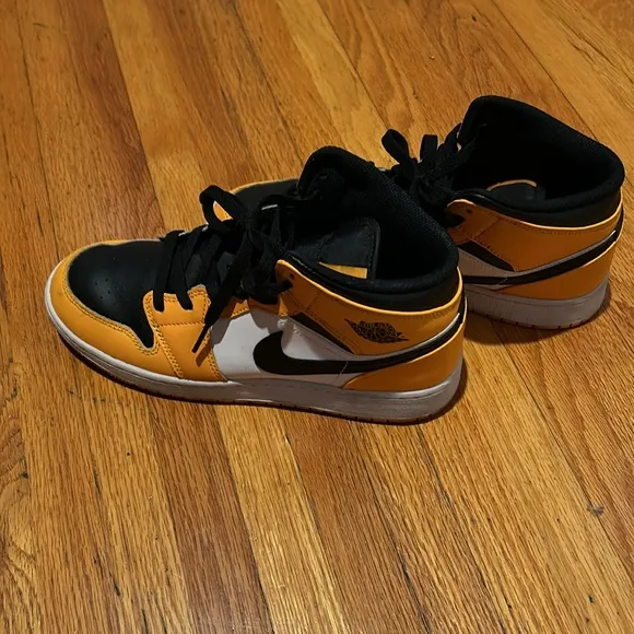 Air Jordan size 7 youth