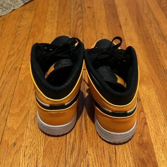 Air Jordan size 7 youth