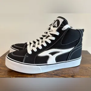 Airwalk Big Boys Hayden Black/White High Top Sneakers NWT Various Sizes
