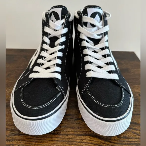 Airwalk Big Boys Hayden Black/White High Top Sneakers NWT Various Sizes