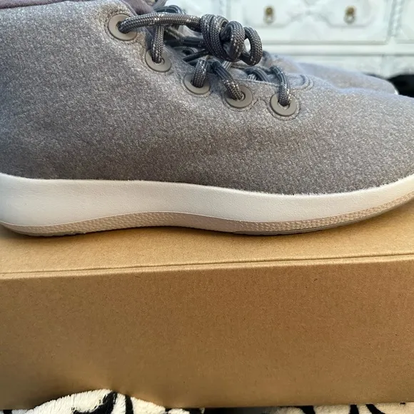 Allbirds women’s Wool Runner-Up Mizzle Light Gray high top shoes NIB