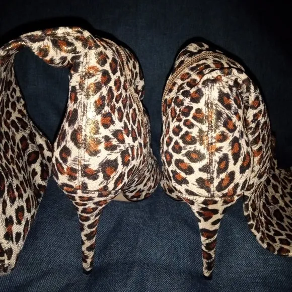 &quot; THE EYE OF THE LEOPARD &quot;  Leopard with a Shimmer Thigh High  ( BRAND NEW !!! )