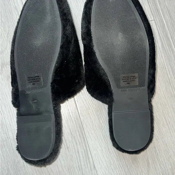 Ann Taylor Horsebit Fuzzy Slide new size 10