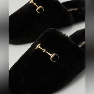 Ann Taylor Horsebit Fuzzy Slide new size 10