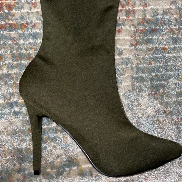 Anne Michelle over the knee stretch boots Olive green 7 NWT