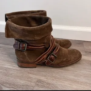 Anthropologie Matisse Prospector Leather Suede Boots size 7 Buckle Detail slouch