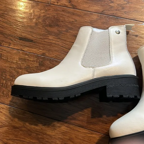 AquaDiva Alesse Chelsea Boots - Leather water resistant NWT