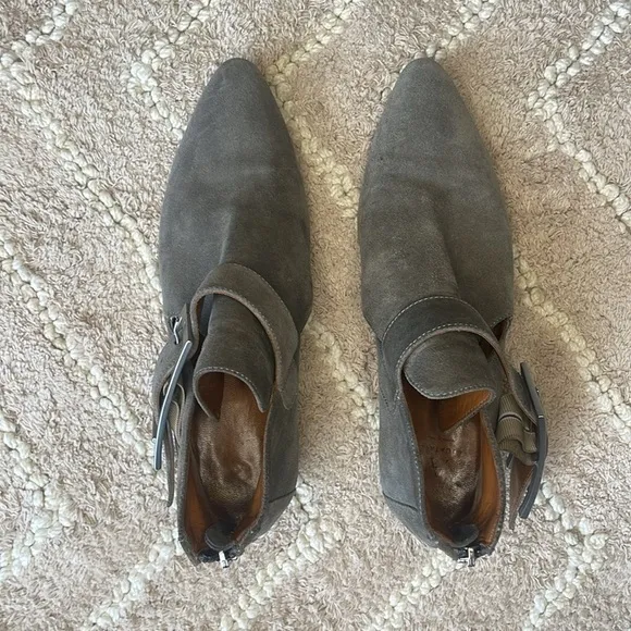 Aquatalia Women’s Gray Suede Filomena Ankle Boots (size 7)