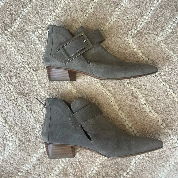 Aquatalia Women’s Gray Suede Filomena Ankle Boots (size 7)