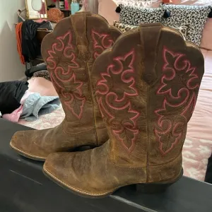 Ariat Brown Round up square toe cowboy boots