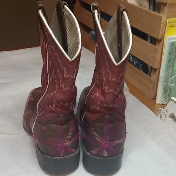 Ariat girls cowboy boots size 11
