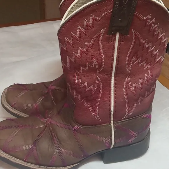 Ariat girls cowboy boots size 11