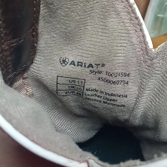 Ariat girls cowboy boots size 11