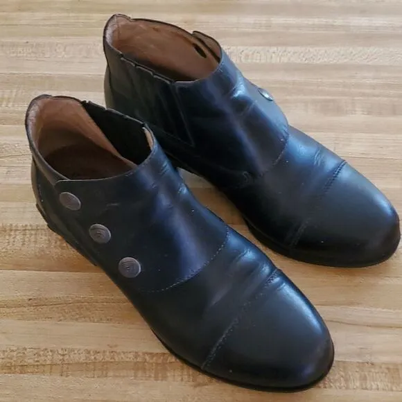 ARIAT leather ankle boots size 5.5