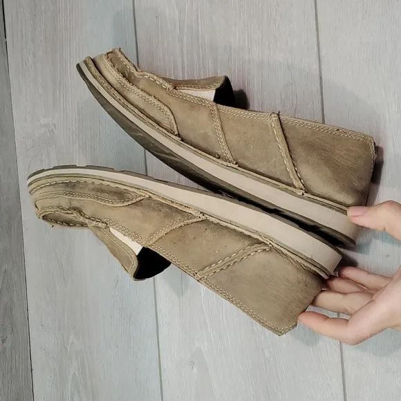 Ariat Womens Leather Bomber Cruiser Loafer Slip on shoes sz 8.5B
