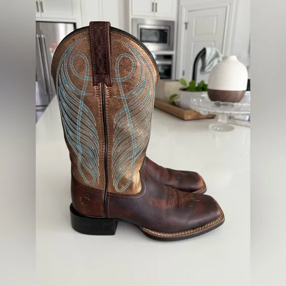 Ariat Women’s Round Up Western Boots Broad Square Toe Dark Brown Copper Gold 6B
