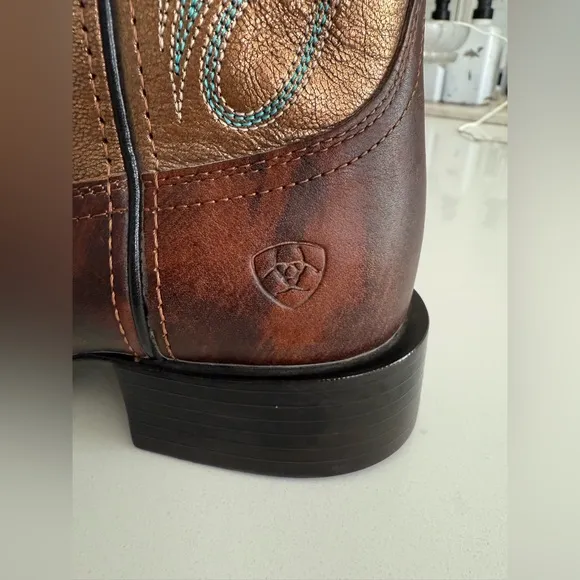 Ariat Women’s Round Up Western Boots Broad Square Toe Dark Brown Copper Gold 6B