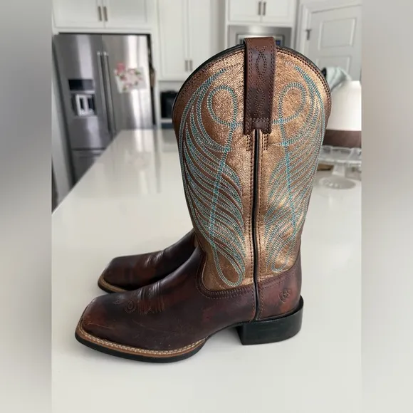 Ariat Women’s Round Up Western Boots Broad Square Toe Dark Brown Copper Gold 6B