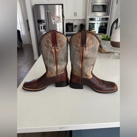Ariat Women’s Round Up Western Boots Broad Square Toe Dark Brown Copper Gold 6B