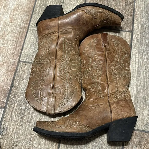 Ariat Women’s Wing Tip Leather Western‎ Boots