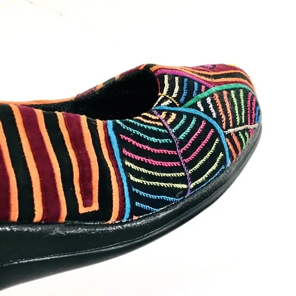 Arte Kuna Colombia Women's EU 38 (US 7.5) Hand Made Slip On Shoes Kuna Print