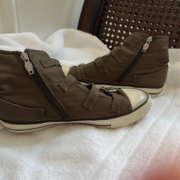 Ash Sneakers
