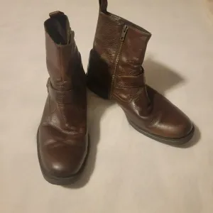 Aston Grey Leather &quot;Landon&quot; Cognac Harness Buckle Boots Size 9