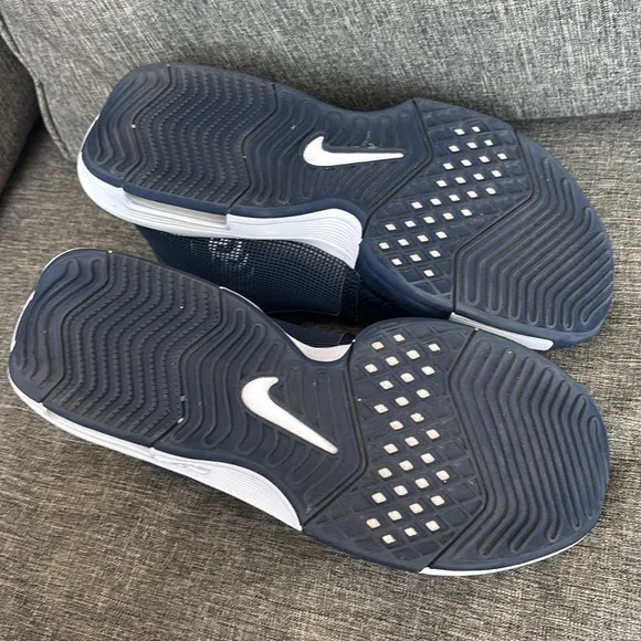 Athletic Nike LeBron witness 8 viii men’s 7 women’s 8.5  navy lightly used