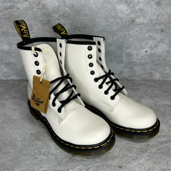 Authentic Dr Doc Martens Boots Women Sz US 6 White Combat AirWair 11821 Lace Up