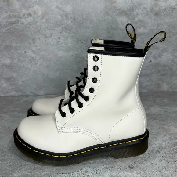 Authentic Dr Doc Martens Boots Women Sz US 6 White Combat AirWair 11821 Lace Up