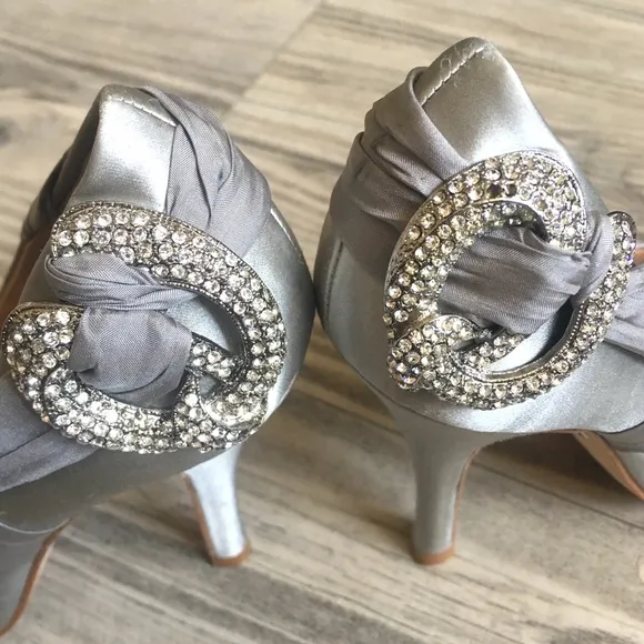 Badgley Mischka Designer Gray Satin Crystal Stone Embellished Stiletto Heels