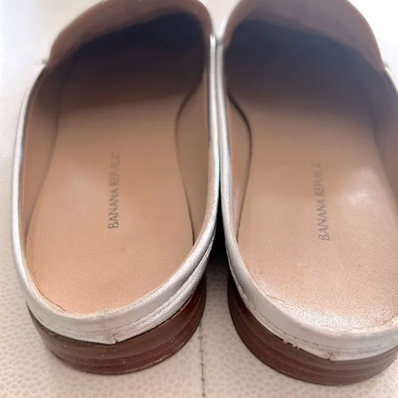 Banana Republic Slip On Women's Mules/Shoes Size 7