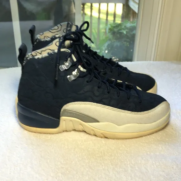 Barely worn!NIKE Air Jordan Navy Blue/ White High top Sneakers
