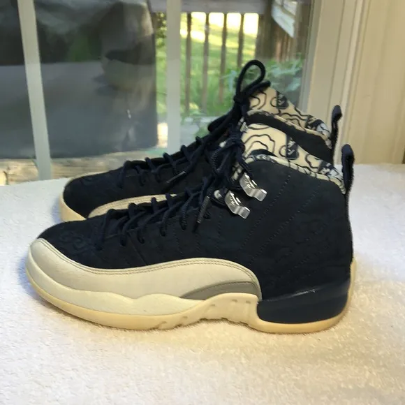 Barely worn!NIKE Air Jordan Navy Blue/ White High top Sneakers