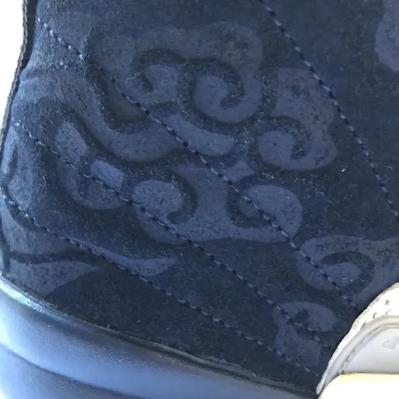 Barely worn!NIKE Air Jordan Navy Blue/ White High top Sneakers