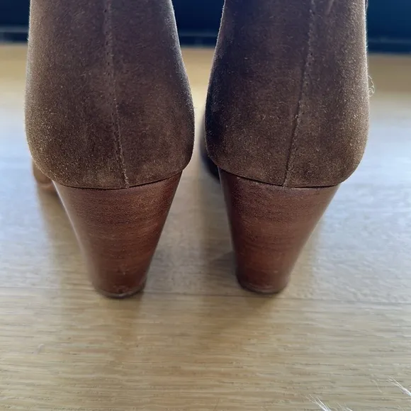 Barney’s New York CO-OP Brown Suede Round Toe Boots with Buttons Size 37 1/2