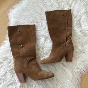 Barney’s New York CO-OP Brown Suede Round Toe Boots with Buttons Size 37 1/2
