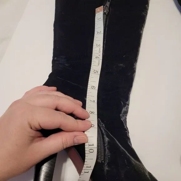 BCBG Maxazria velvet square toe boots sz 9B
