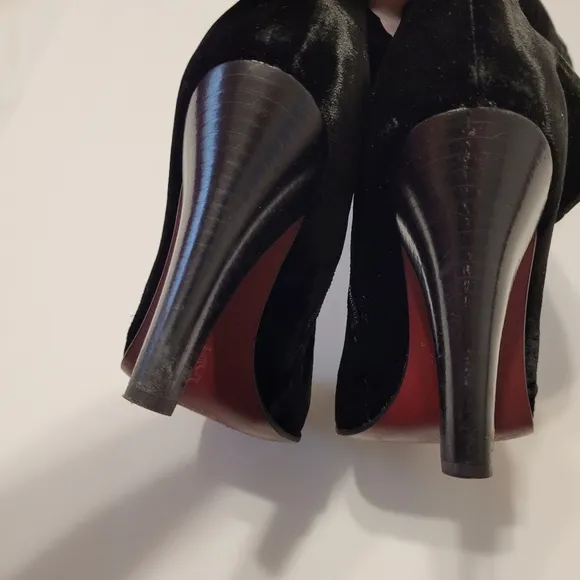 BCBG Maxazria velvet square toe boots sz 9B