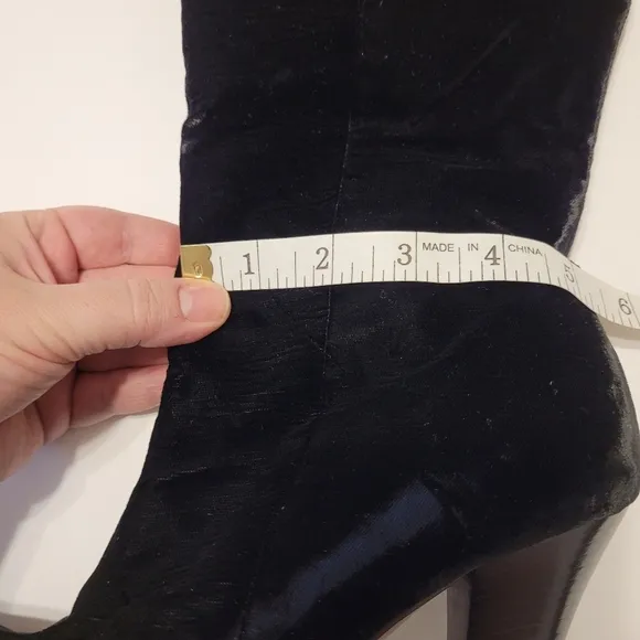 BCBG Maxazria velvet square toe boots sz 9B
