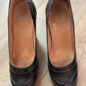 BED|STU Black Leather Heels with Decorative Stitching