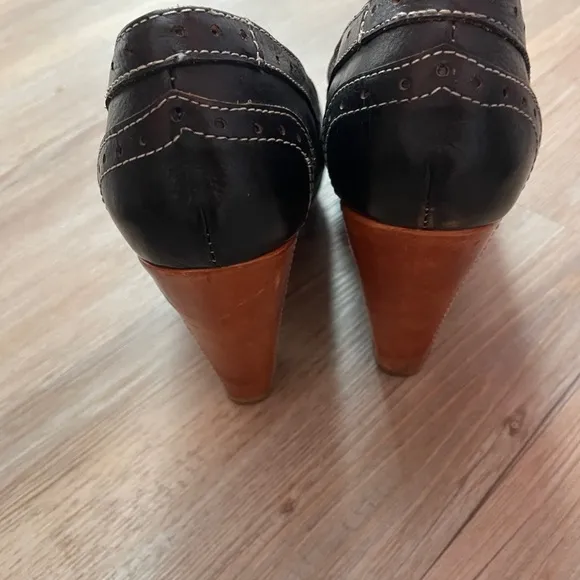BED|STU Black Leather Heels with Decorative Stitching