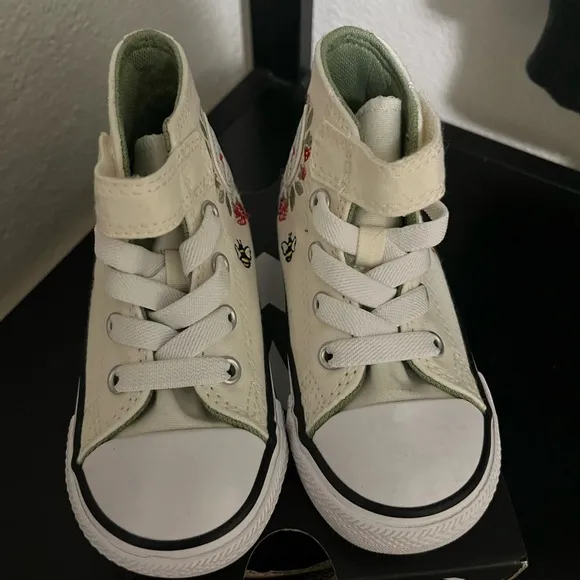 Berries and bees Converse toddlers' Cream High-Top Sneakers