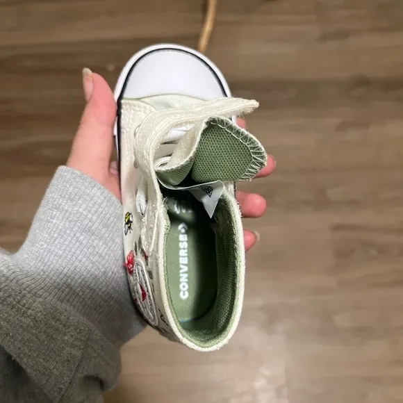 Berries and bees Converse toddlers' Cream High-Top Sneakers