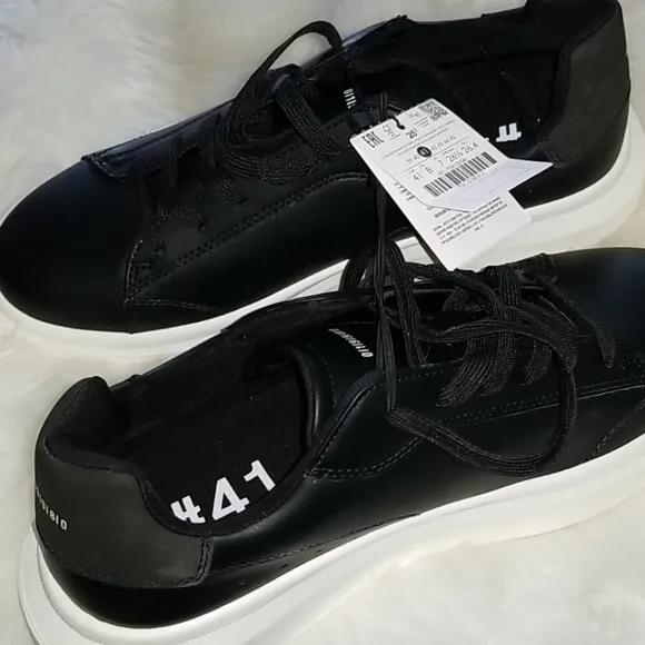 👣BERSHKA😄 Men's Faux Leather Platform Sneakers😃size 8