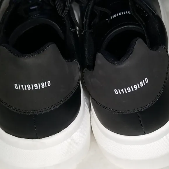 👣BERSHKA😄 Men's Faux Leather Platform Sneakers😃size 8