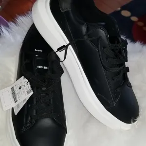 👣BERSHKA😄 Men's Faux Leather Platform Sneakers😃size 8