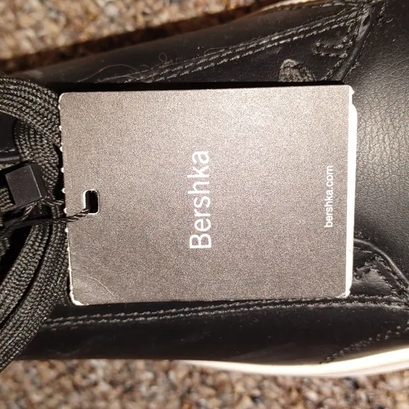 👣BERSHKA😄 Men's Faux Leather Platform Sneakers😃size 8