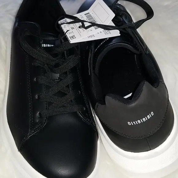 👣BERSHKA😄 Men's Faux Leather Platform Sneakers😃size 8