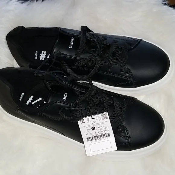 👣BERSHKA😄 Men's Faux Leather Platform Sneakers😃size 8